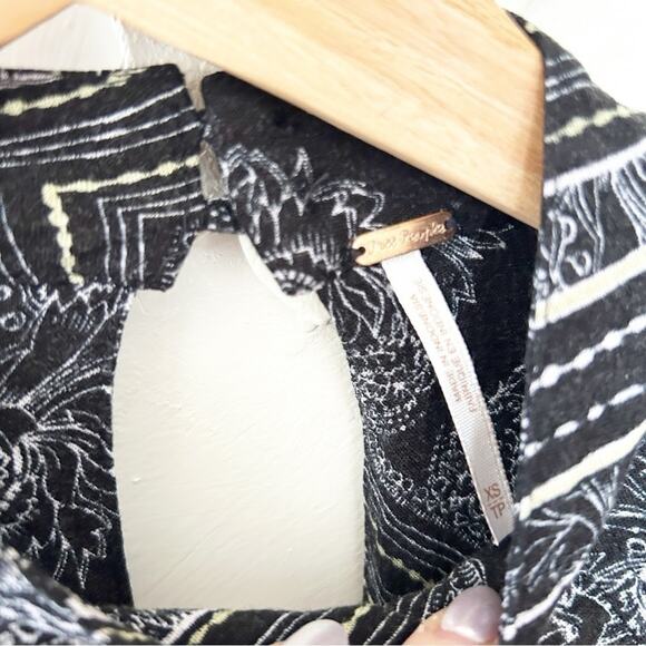 Free People Black Walking On A Dream Long Sleeve Keyhole Choker Tunic Top Sz XS - Picture 4 of 8